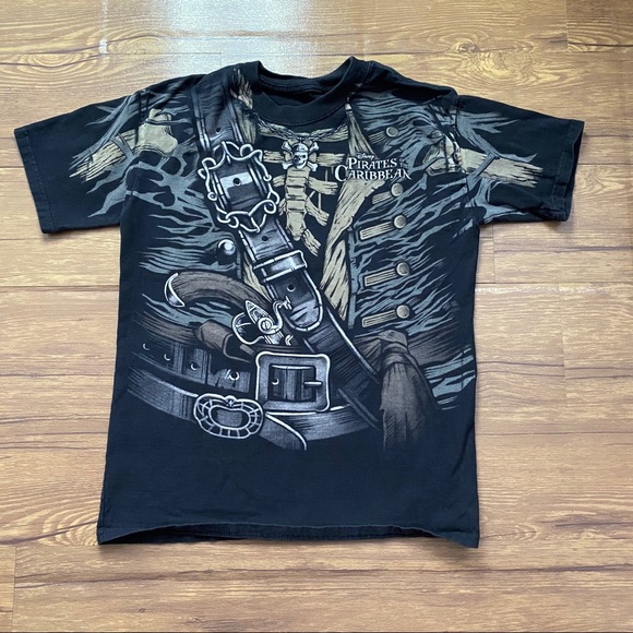Boys Disney Pirates of the Caribbean shirt Large